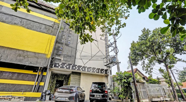 Super OYO Capital O 92633 Spring Hotel Gubeng, Book Hotel Cheap Hotels in Gubeng
