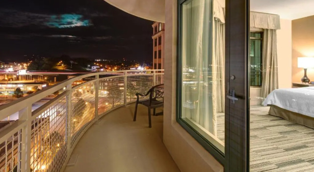 Люкс с балконом Hampton Inn & Suites - Roanoke-Downtown, VA