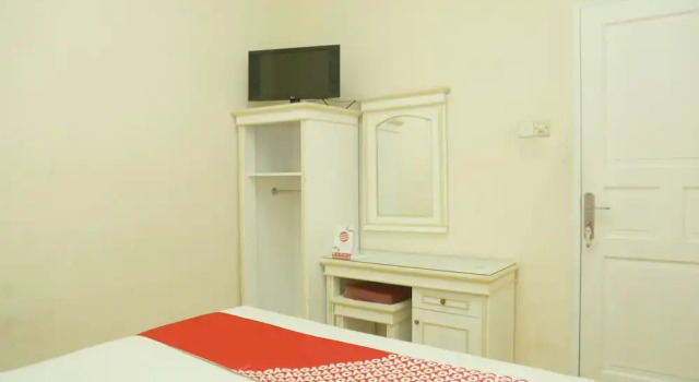 Wisma Prima, Book Hostel Hotels in Sulawesi with Parking, Parking