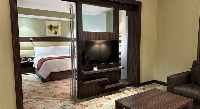 Двухместный номер Premium Crowne Plaza Kuwait Al Thuraya City by IHG