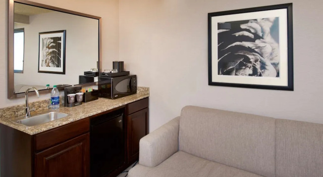 Двухместный люкс с 2 комнатами Embassy Suites by Hilton Portland Tigard