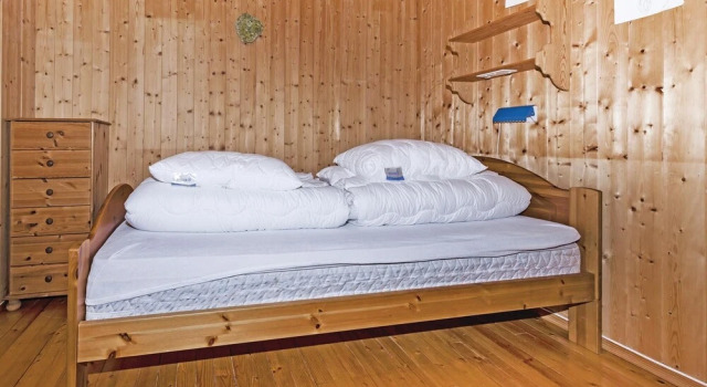 Nice Home in Steinstø With 2 Bedrooms and Wifi, Rezerwuj Hotel Hotele w Kvam z parkingiem, Parking