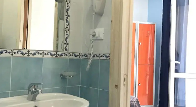 Кровать в общем номере (женский номер) ring hostel