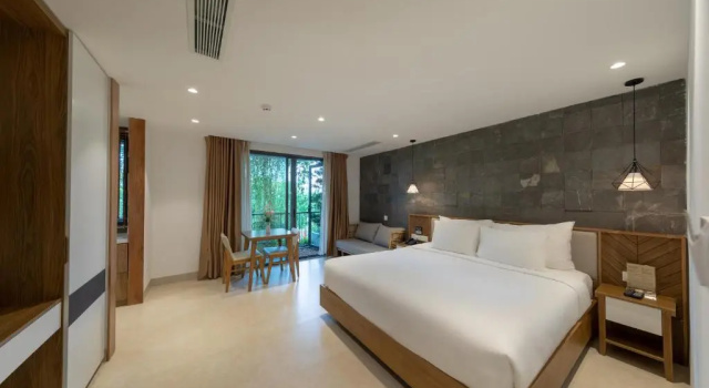 Двухместный номер Deluxe с балконом и с видом на улицу Ponte Boutique Da Nang