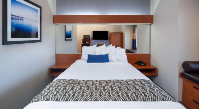 Двухместный номер Standard Microtel Inn & Suites by Wyndham Tracy