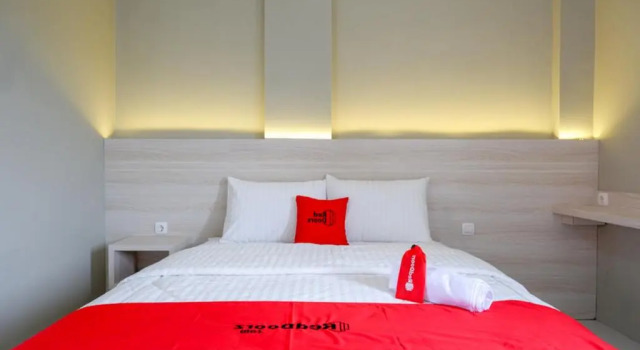 Standard Double room RedDoorz Syariah near PRPP Marina Semarang