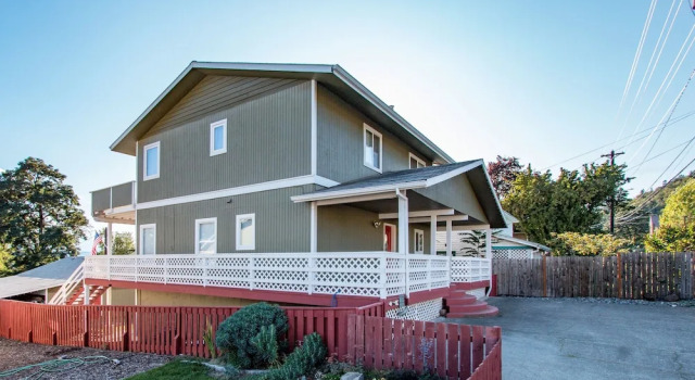 Коттедж c 1 комнатой Northern Daylights 1 Bedroom Home by RedAwning