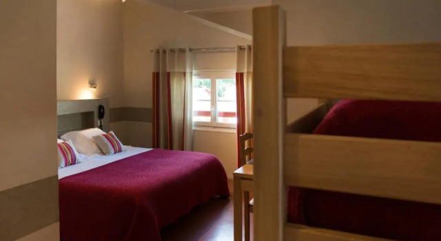 Семейный номер Standard с балконом Logis Hotel Ur-Hegian