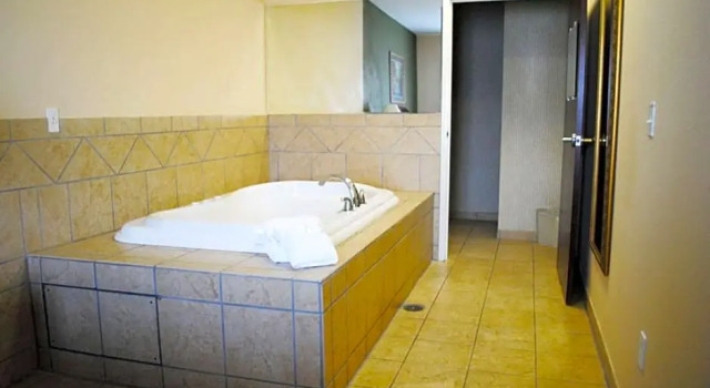 Номер Standard с 2 комнатами Magnuson Hotel Commerce