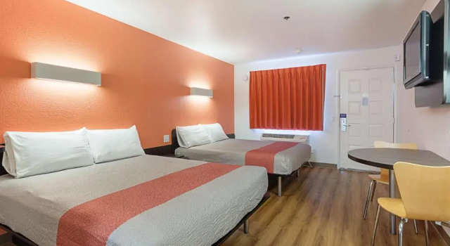 Четырёхместный номер Deluxe Motel 6-Fresno, CA