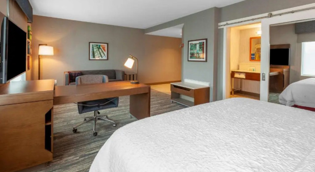 Двухместный люкс c 1 комнатой Hampton Inn & Suites Bloomfield Hills Detroit