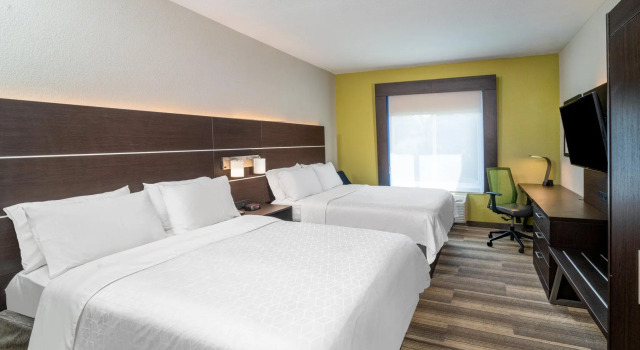 Четырёхместный номер Standard Holiday Inn Express Hotel Winona North by IHG