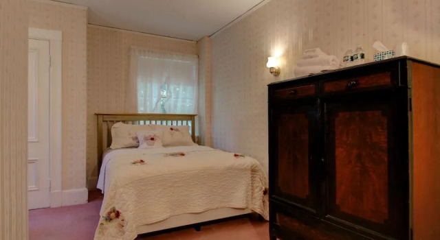 Old Corner Inn, Забронировать Отель «постель и завтрак» Манчестер Mclntyre