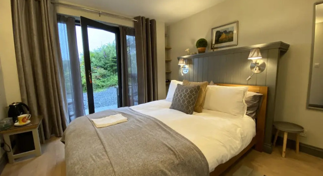 Коттедж Luxury с 2 комнатами с балконом и с видом на море Downton Lodge Country Bed and Breakfast and; Self Catering