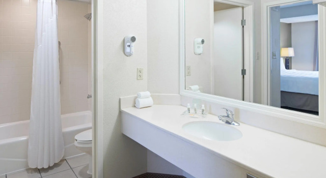 Двухместный люкс c 1 комнатой Courtyard by Marriott across Universal Orlando