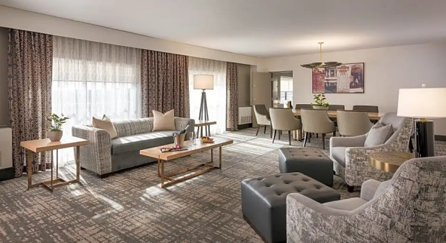 Полулюкс Crowne Plaza Providence-Warwick  by IHG