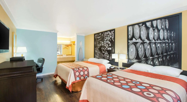 Четырёхместный номер Standard The Orchard Hotel Ukiah Wine Country Free Breakfast, Pool, & Hot Tub
