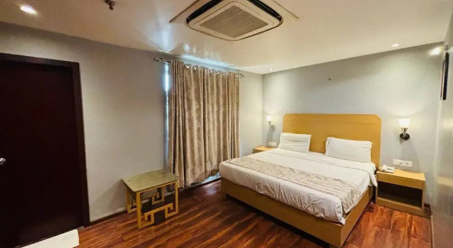 Номер Deluxe The Royal City Hotel