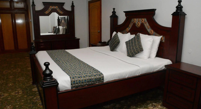 Phoenicia Hotel-Hoora, Rezervovat Hotel Hotely v Capital Governorate s bazénem, Bazén