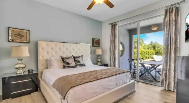 Chic 8BR All Suites With Pool and Game Room, Book Feriehus Villaer i Florida, Villa