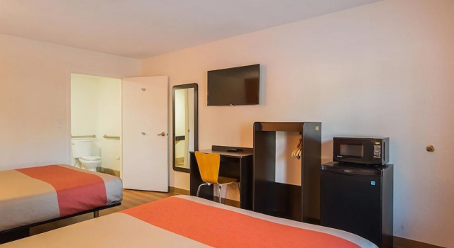 Четырёхместный номер Premium Motel 6-Savannah, GA - Midtown