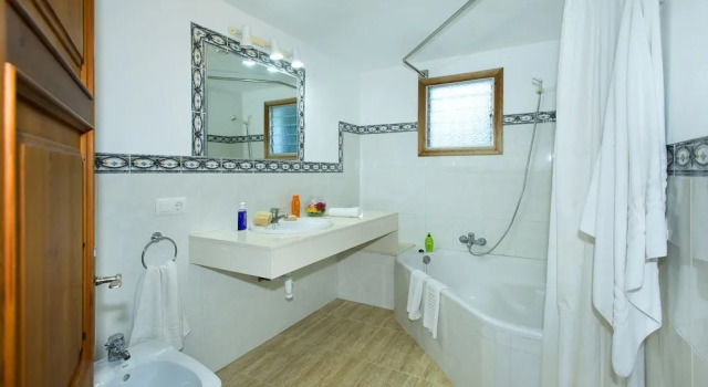 Вилла Owl Booking Villa March - 10 Min Walk to the Old Town