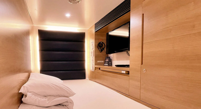 Кровать в общем номере (мужской номер) Hotel & Spa TOPOS Sendai Station - Caters to Men