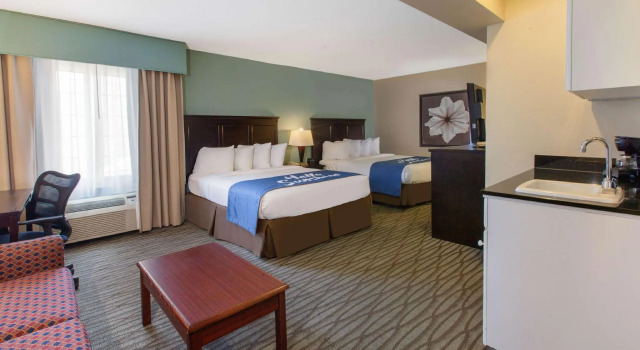 Четырёхместный номер Superior Days Inn by Wyndham Petoskey