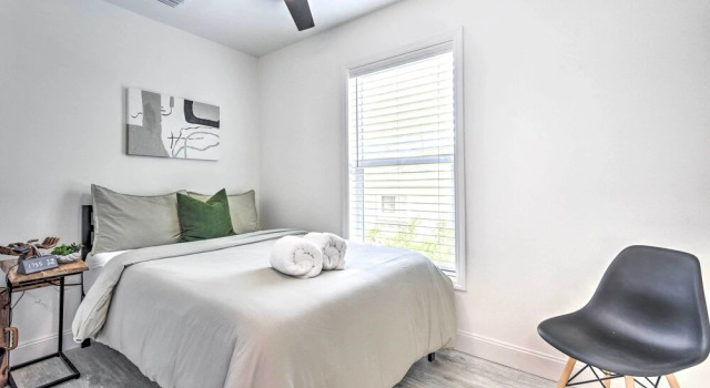 Коттедж Near Downtown + Ocean: Sarasota Getaway