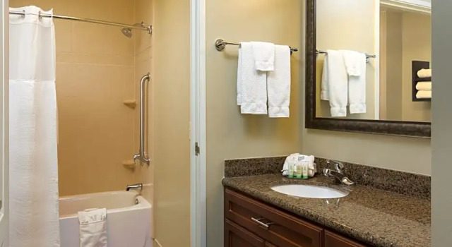 Номер Standard с 2 комнатами Staybridge Suites Toledo/Maumee by IHG