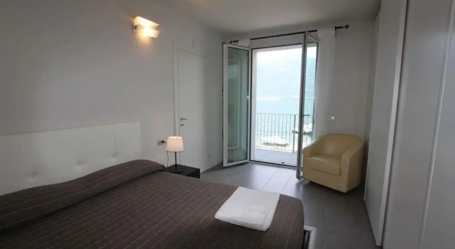 The Green House on the Lake, Prenota Appartamento Hotel a Como con parcheggio, Parcheggio