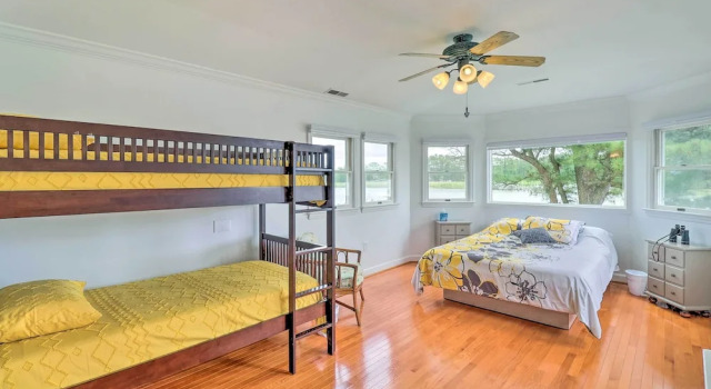 Grasonville Home w/ Private Pool on the Water, Buchen Sie Hotel Grasonville Maryland