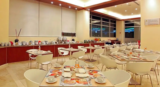 OPUS GRAND Toluca Aeropuerto, Rezerwuj Hotel Hotele w Toluca z parkingiem, Parking