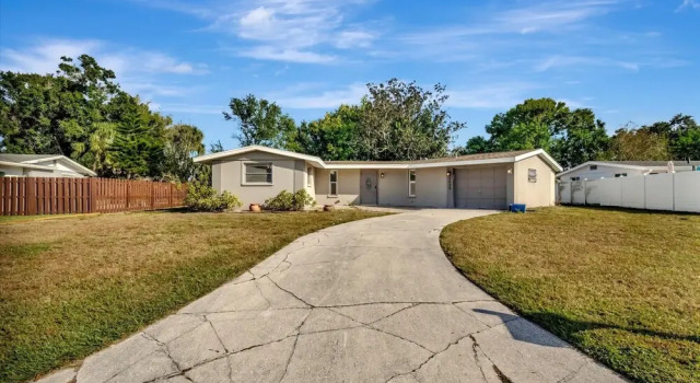 Sleeps 8 Pets Welcome Fenced In Backyard