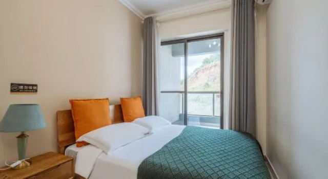 Люкс Deluxe Linshan Yunlu Homestay (Xishuangbanna Jinghong Gaozhuang Xishuangjing Xingguang Night Market Branch)