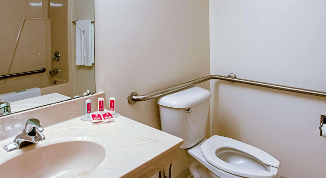 Двухместный номер Standard Econo Lodge Menomonie On The Bay