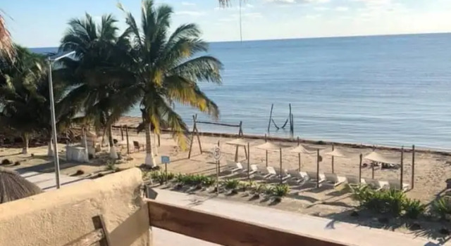 Четырёхместный номер Standard с балконом и с видом на океан Hotel Arenas Mahahual