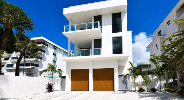 641 Bch Rd The Lookout by Beachside Mgt, Забронировать Отель Отели Сиеста-Ки с парковкой, Парковка