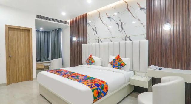 FabHotel Impact, Забронировать Отель Отели Гомти Нагара с парковкой, Парковка