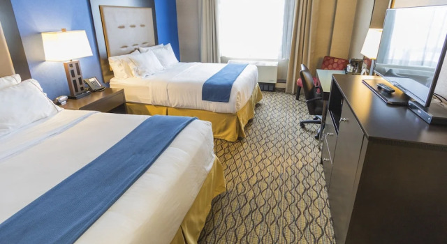 Четырёхместный номер Standard Holiday Inn Express Thunder Bay by IHG