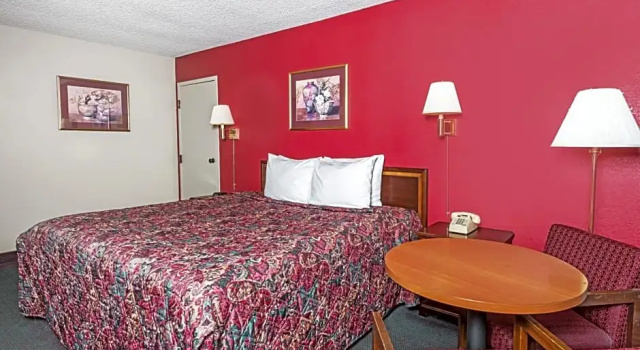 Четырёхместный номер Standard с видом на город Days Inn by Wyndham New Market/I-81