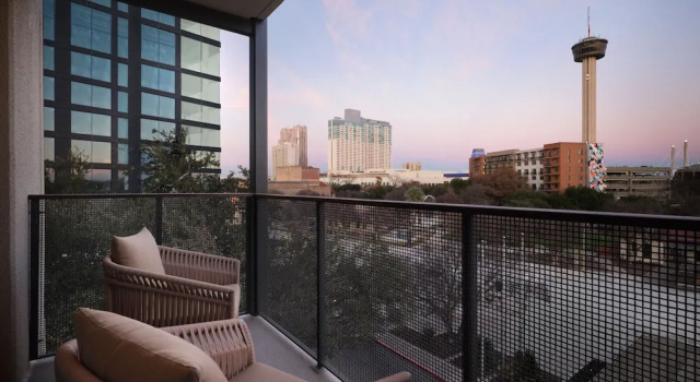Четырёхместный номер Standard Plaza San Antonio Hotel & Spa, Autograph Collection