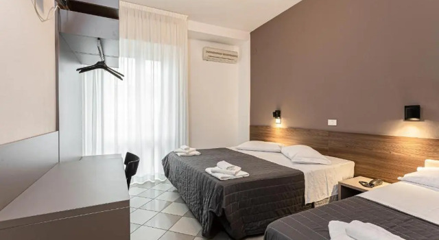 Четырёхместный номер Standard с балконом Hotel Costa Verde