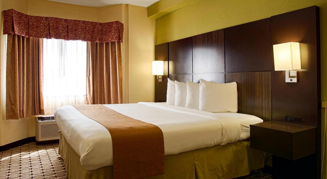 Двухместный люкс c 1 комнатой Best Western Knoxville Suites - Downtown