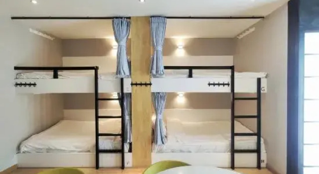 Кровать в общем номере (мужской номер) Mitto Youth Hostel (Chengdu Kuanzhai Alleys Huapaifang Metro Station Branch)