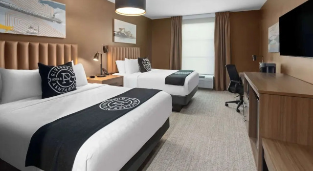 Четырёхместный номер Standard Riverbend Hotel and Suites, Trademark Collection by Wyndham