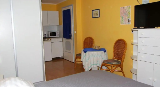 Студия с балконом и с красивым видом из окна Siesta Vendégház