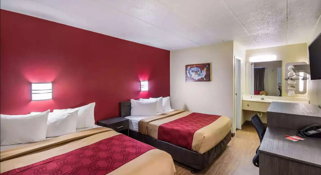 Четырёхместный номер Standard Super 8 By Wyndham Charleston WV