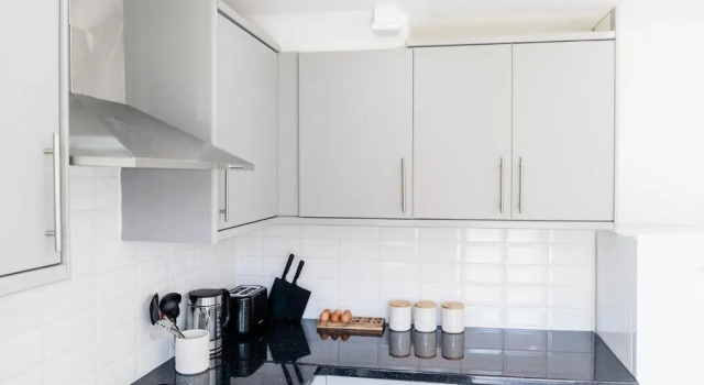 The Oval I CMK Executive & Stylish House I eco-Serviced Accommodation I SILVA