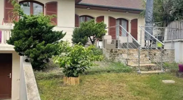 Вилла Beautiful and tidy house in the Paris area